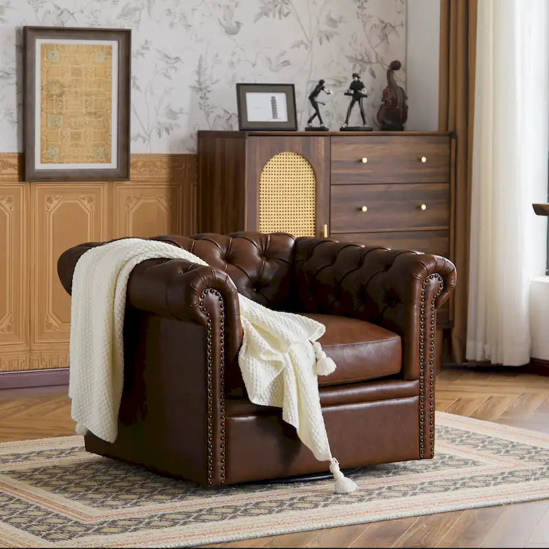 Poltrona Chesterfield girevole con trapuntatura capitonné profonda e rotazione a 360 gradi