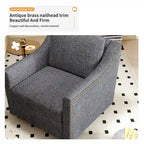 Poltrona girevole a 360 gradi, in tessuto cotone lino, design ergonomico, chiodi decorativi in ottone, gambe nere, adatta per il soggiorno
