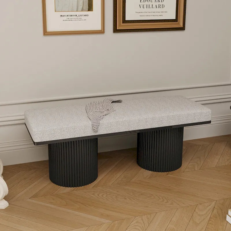 Panca imbottita con robuste gambe nere in tessuto bouclé grigio chiaro, panca da letto in stile contemporaneo per camera da letto e soggiorno